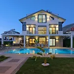 Villa Ovacik 3 Bedroom With Private Pool Hot Tub *