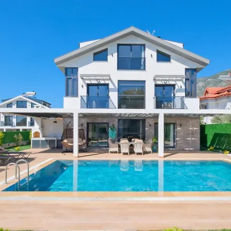 Villa Ovacik 3 Bedroom With Private Pool Hot Tub *